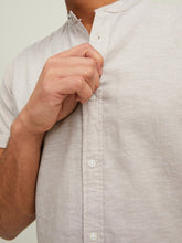 Carica l&#39;immagine nel visualizzatore di Gallery, Summer Band Shirt - Crockery - Jack &amp; Jones - Khaki 2
