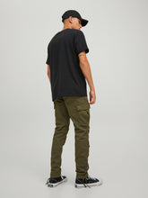 Carregar imagem no visualizador da galeria, Space Tucker Pants - Olive Night - Jack &amp; Jones - Green 5
