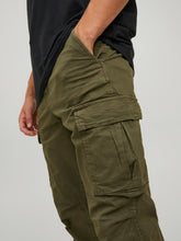 Carregar imagem no visualizador da galeria, Space Tucker Pants - Olive Night - Jack &amp; Jones - Green 2
