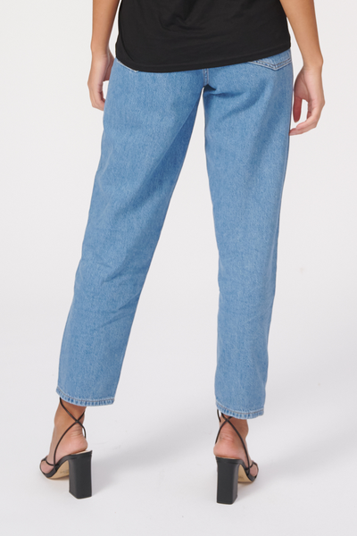 The Original Performance Mom Jeans - Light Blue Denim - TeeShoppen - Blue 2