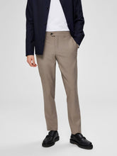 Load image into Gallery viewer, NOOS - SLHSLIM-CARLO FLEX STRUC PANTS B NOOS - Sand - Selected Homme - Brown
