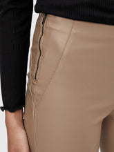 Carregar imagem no visualizador da galeria, Belle Coated Leggings - Beige - Object - Khaki 4
