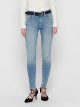 Charger l&#39;image dans la galerie, Blush Mid Jeans - Light Blue Denim - ONLY - Blue
