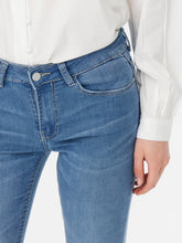 Load image into Gallery viewer, Performance Jeans - Light Blue (Mid Waist) - Jacqueline de Yong - Blue 6
