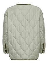 Carregar imagem no visualizador da galeria, Charlee Oversize Quilt Jacket - Green - ONLY - Green 7
