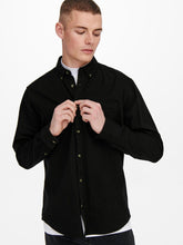 Carregar imagem no visualizador da galeria, Bryce Shirt - Black - Only &amp; Sons - Black 2
