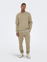 Charger l&#39;image dans la galerie, Classic Sweat Crewneck - Chinchilla - Only &amp; Sons - Khaki 4
