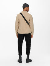 Carregar imagem no visualizador da galeria, Avi Beam Chino Twill Pants - Black - Only &amp; Sons - Black 4
