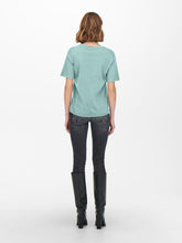 Cargar imagen en el visor de la galería, New-Only T-Shirt - Harbor Gray - ONLY - Blue 3
