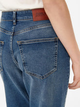 Charger l&#39;image dans la galerie, Veneda Mom Jeans - Dark Blue Denim - ONLY - Blue 3
