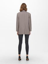 Cargar imagen en el visor de la galería, Lana-Berry Oversized Blazer - Falcon - ONLY - Brown 4
