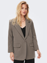 Cargar imagen en el visor de la galería, Lana-Berry Oversized Blazer - Falcon - ONLY - Brown 2
