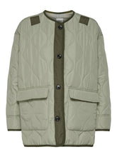 Carregar imagem no visualizador da galeria, Charlee Oversize Quilt Jacket - Green - ONLY - Green 6
