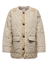 Carregar imagem no visualizador da galeria, Charlee Oversize Quilt Jacket - White Pepper - ONLY - Khaki
