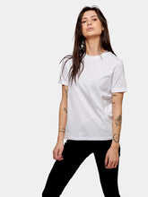 Charger l&#39;image dans la galerie, Boyfriend Tee - White - TeeShoppen - White 3
