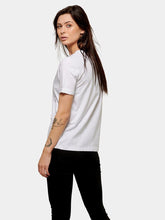 Charger l&#39;image dans la galerie, Boyfriend Tee - White - TeeShoppen - White 7
