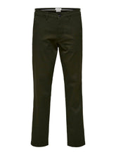 Load image into Gallery viewer, Miles Flex chino pant - Dark Green (organic cotton) - Selected Homme - Green 2
