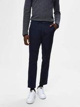 Load image into Gallery viewer, Miles Flex chino pant - Navy (organic cotton) - Selected Homme - Blue
