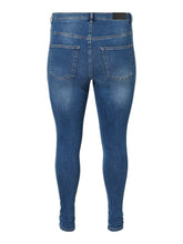 Load image into Gallery viewer, Lora Jeans high-waisted (Curve) - Medium blue denim - Vero Moda Curve - Blue 2
