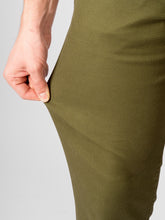 Cargar imagen en el visor de la galería, The Original Performance Structure Pants - Olive - TeeShoppen - Green 9
