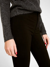 Charger l&#39;image dans la galerie, Pieces Jeans - Black (mid-waist) - PIECES - Black 3
