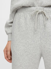 Charger l&#39;image dans la galerie, Chilli Sweatpants - Light Grey Melange - PIECES - Grey 2
