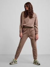 Charger l&#39;image dans la galerie, Chilli Sweatpants - Silver Mink - PIECES - Khaki 4
