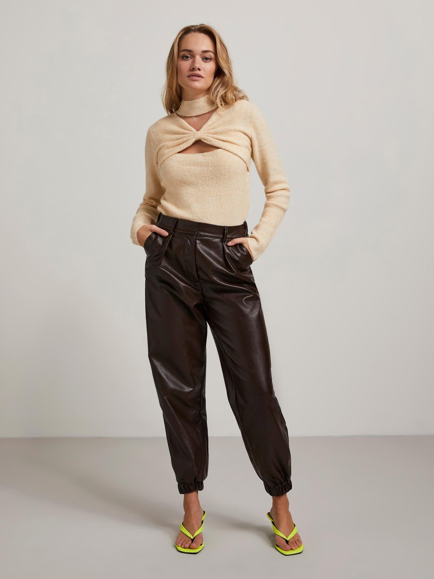 Nemma High Waist Pants - Chocolate Plum - PIECES - Brown 2