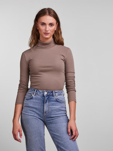 Kitte Rollneck Top - Fossil - PIECES - Brown