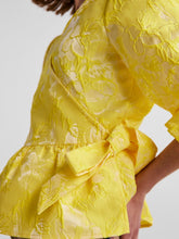 Cargar imagen en el visor de la galería, Aviona Wrap Blouse - Pale Banana - PIECES - Yellow 2
