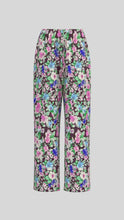 Charger l&#39;image dans la galerie, Elin Floral Pants - Port Royale / Big Flower - Vero Moda 2
