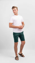 Carregar imagem no visualizador da galeria, Performance Shorts - Bottle Green - TeeShoppen - Green
