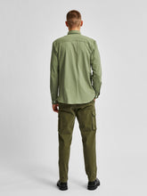 Cargar imagen en el visor de la galería, Slim fit shirt in organic cotton - Green - Selected Homme - Green 2
