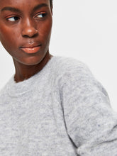 Load image into Gallery viewer, Lulu Knit Pullover - Light Grey Melange - Selected Femme - Grey 2
