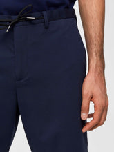 Charger l&#39;image dans la galerie, Tapered-Air Shorts - Dark Sapphire - Selected Homme - Blue 2
