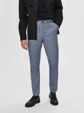 Carregar imagem no visualizador da galeria, Aiden Pants - Light Blue - Selected Homme - Blue
