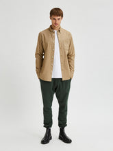 Cargar imagen en el visor de la galería, Rick Flex Shirt - Teak - Selected Homme - Khaki 2
