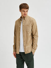 Cargar imagen en el visor de la galería, Rick Flex Shirt - Teak - Selected Homme - Khaki
