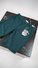 Carregar imagem no visualizador da galeria, Performance Shorts - Bottle Green - TeeShoppen - Green 5
