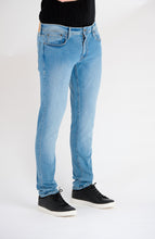 Carregar imagem no visualizador da galeria, The Original Performance Jeans (Slim) - Light Blue Denim - TeeShoppen - Blue 3
