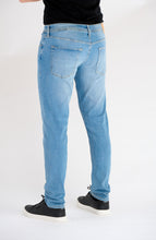 Carregar imagem no visualizador da galeria, The Original Performance Jeans (Slim) - Light Blue Denim - TeeShoppen - Blue 5
