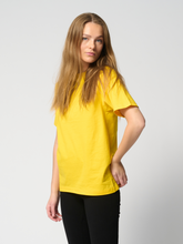 Carregar imagem no visualizador da galeria, Oversized t-shirt - Yellow - TeeShoppen - Yellow 2
