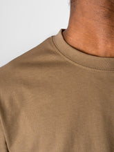 Afbeelding in Gallery-weergave laden, Oversized T-shirt - Khaki - TeeShoppen - Khaki 4
