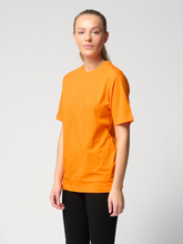 Cargar imagen en el visor de la galería, Oversized t-shirt - Orange - TeeShoppen - Orange 3
