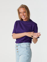 Charger l&#39;image dans la galerie, Oversized t-shirt - Violet - TeeShoppen - Purple 2
