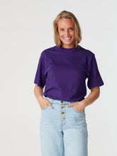 Charger l&#39;image dans la galerie, Oversized t-shirt - Violet - TeeShoppen - Purple
