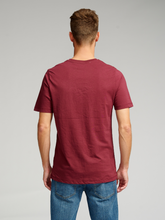 Charger l&#39;image dans la galerie, Organic Basic T-shirt - Burgundy - TeeShoppen - Red 4
