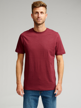 Charger l&#39;image dans la galerie, Organic Basic T-shirt - Burgundy - TeeShoppen - Red
