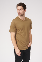 Cargar imagen en el visor de la galería, Basic Vneck t-shirt - Olive - TeeShoppen - Green 2
