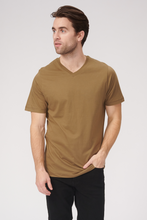 Cargar imagen en el visor de la galería, Basic Vneck t-shirt - Olive - TeeShoppen - Green
